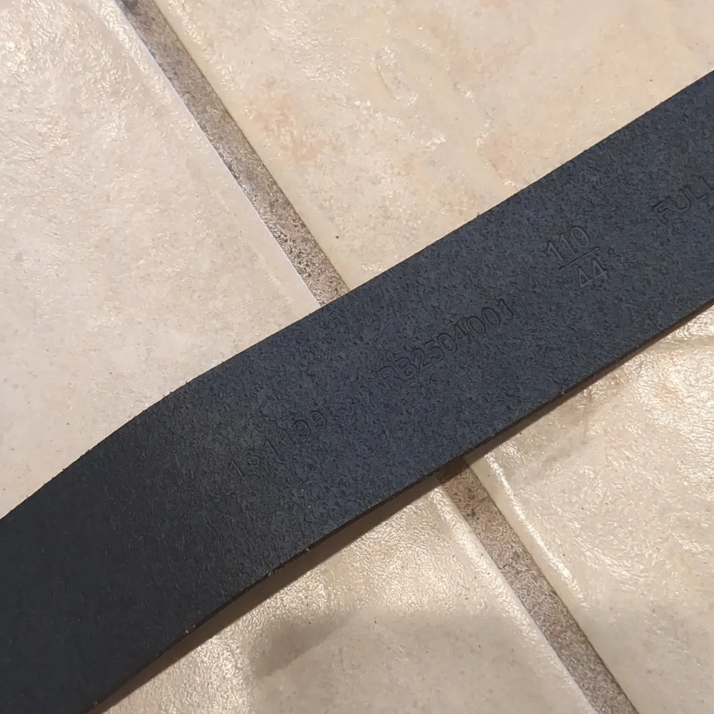 Full Grain Cowhide Black Belt Size 44 NWOT